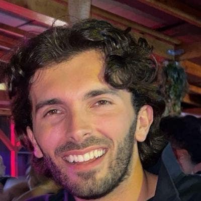 Professional Male seeks a single or double room Main Photo