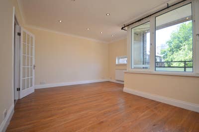 3 Bedroom Flat - E14 Main Photo