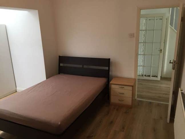 Double Room Available Main Photo