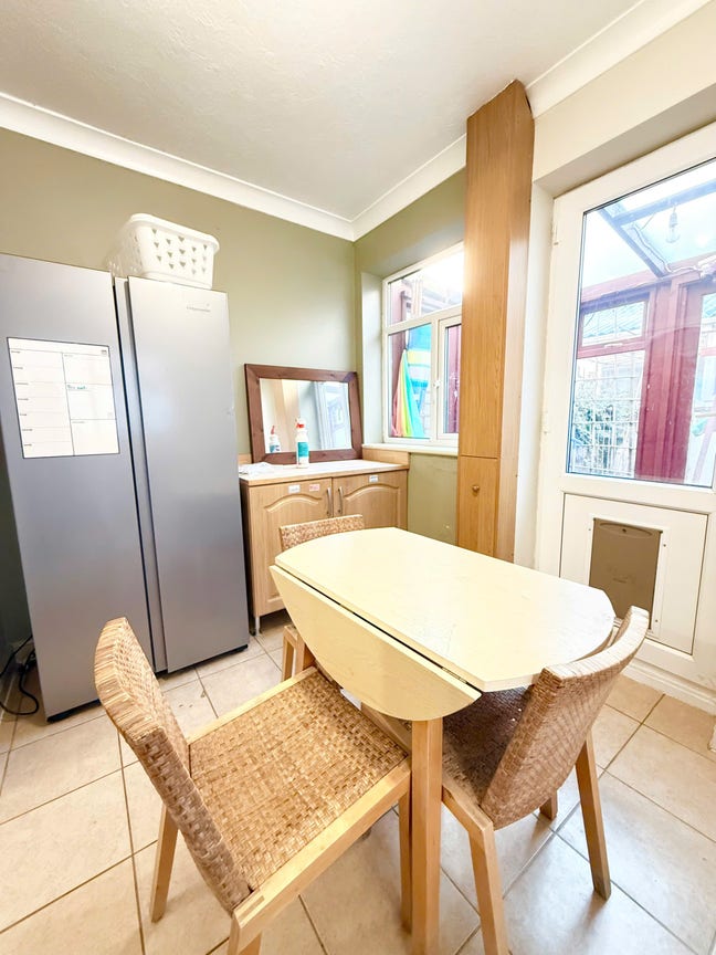 Spacious Double Room in Friendly Shared House Main Photo