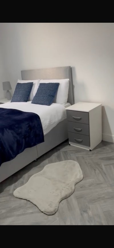 Large en suite in the heart of West Bromwich  Main Photo