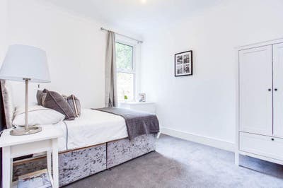 Stunning double room - NW10  Main Photo