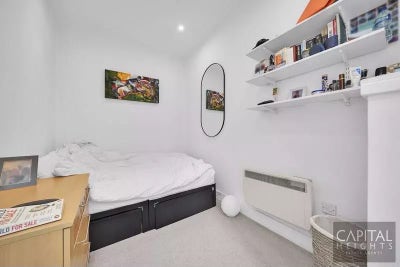 20th July move in - lovely room by Aldgate East! Main Photo