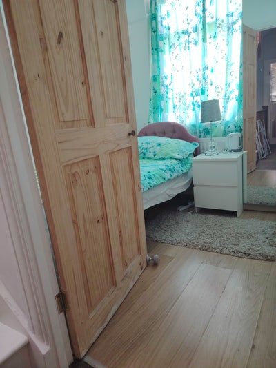 One single bedroom available short term Main Photo