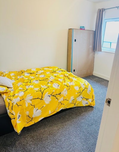 Spacious Double Room with Private Bathroom Main Photo