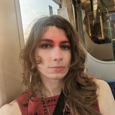Creative seeking friendly LGBTQ+ home Main Photo