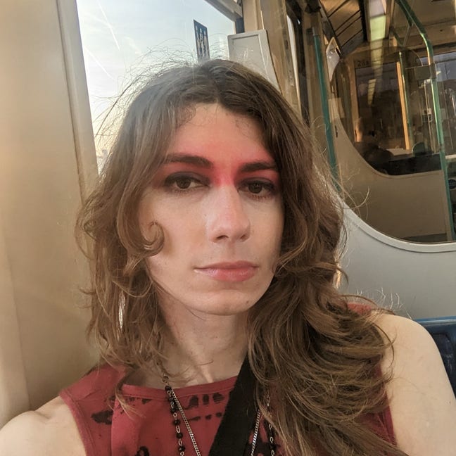 Creative seeking friendly LGBTQ+ home Main Photo