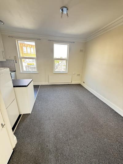 One Bedroom Flat To Let in Tooting Broadway SW17 Main Photo