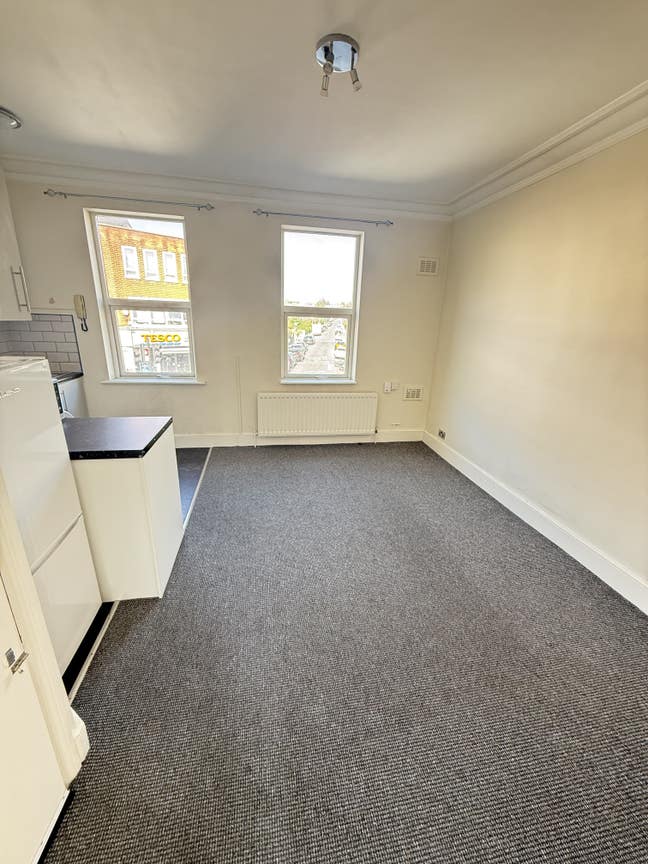 One Bedroom Flat To Let in Tooting Broadway SW17 Main Photo