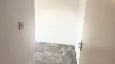 Spacious Double Room available in a three bedroom Main Photo