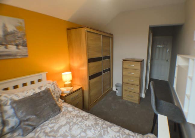 🚨 En Suite Room in 4 Bedroom House🚨 Main Photo