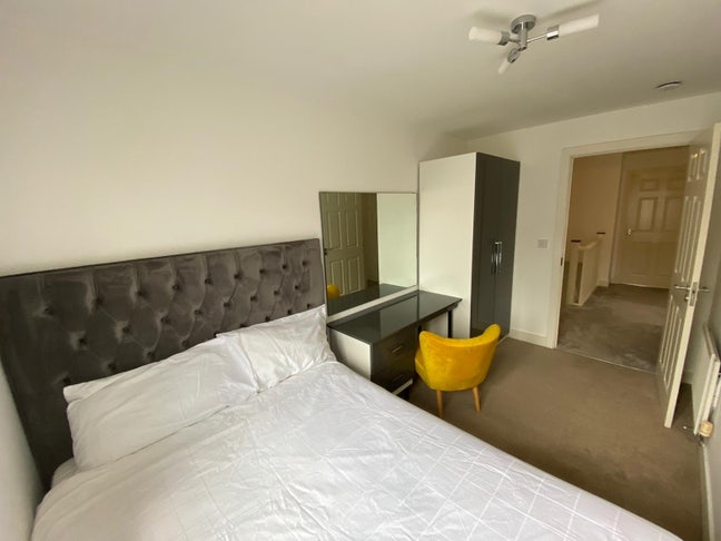 Bills Included - Double Room - Romford RM1 Main Photo