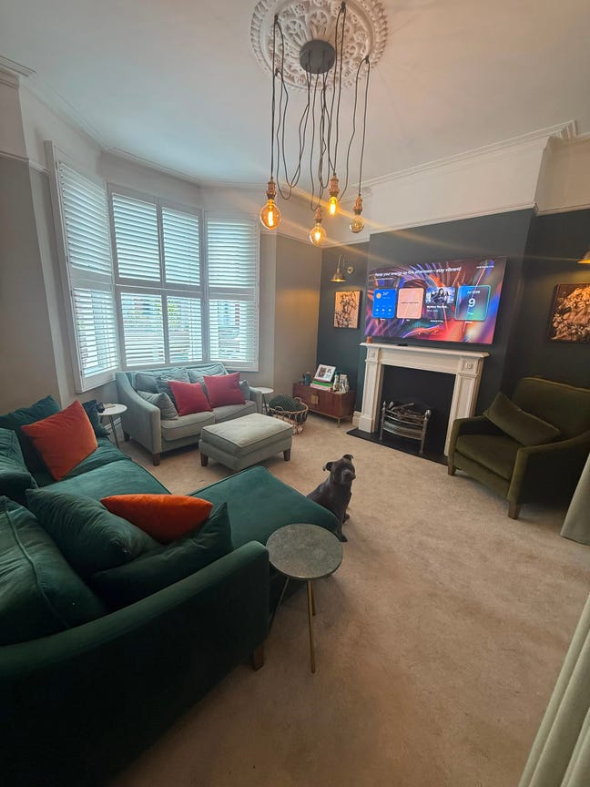 Top floor (2 rooms) of a 5-bedroom house Main Photo