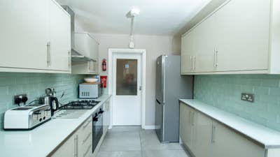 2 Beautiful Double rooms close to Angel Station Main Photo