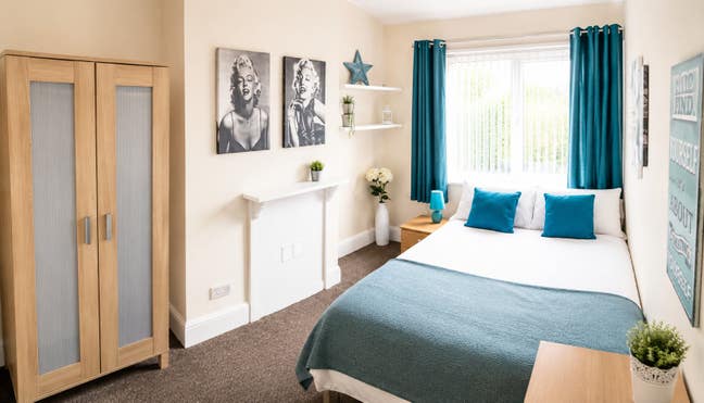 Double Room in Professional House Share  Main Photo