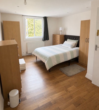  Large double room En-Suite Bath.ALLBills included Main Photo