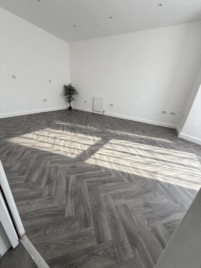 Large Master Room let Seven Kings UC accepted Main Photo