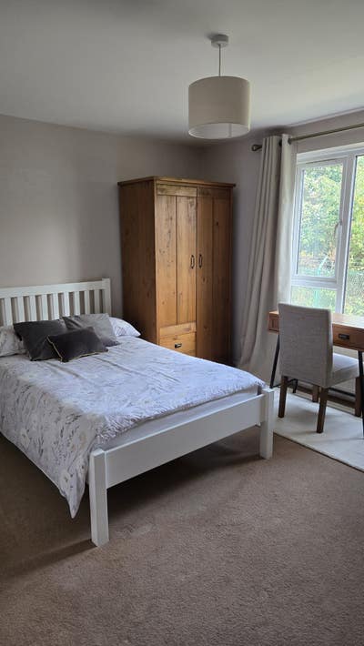 Spacious double size room for single occupancy Main Photo