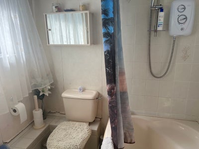 Nice double room available sharing with 1/2owners  Main Photo