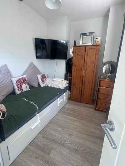 Single room required  Main Photo
