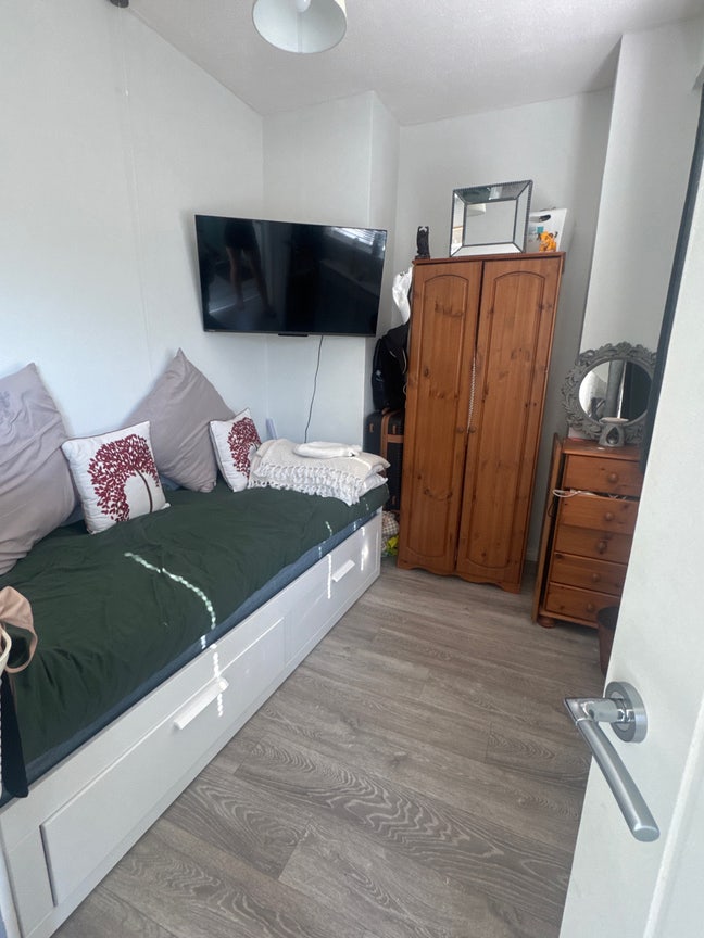 Single room required  Main Photo