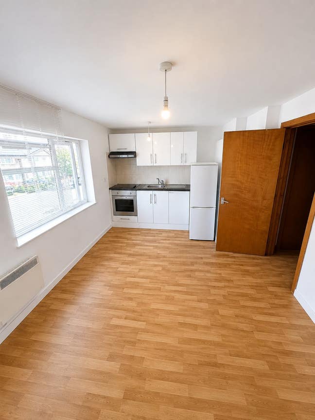1 Bed Flat, Middleham Road, N18 Main Photo