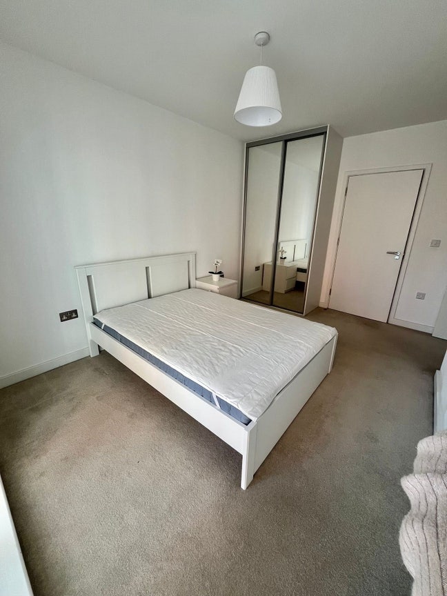      Large En-suite | Harold Wood Station  Main Photo