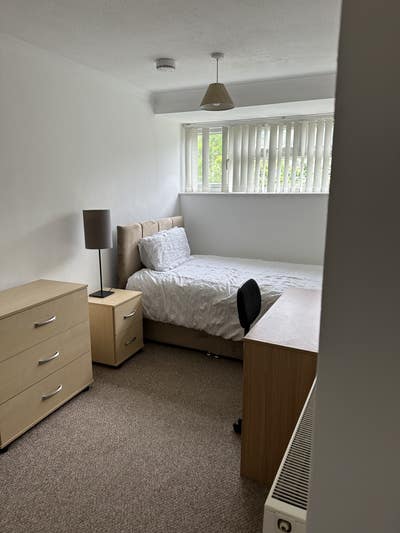 Large Double Room , Tv Nr Hospital  Main Photo