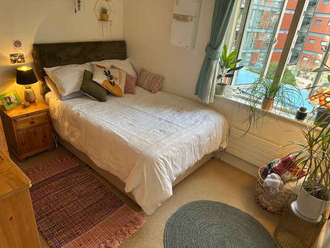 Double room in spacious flat in Canary Wharf Main Photo