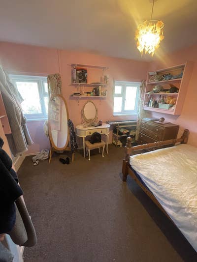 Big room in welcoming friendly house hold Main Photo