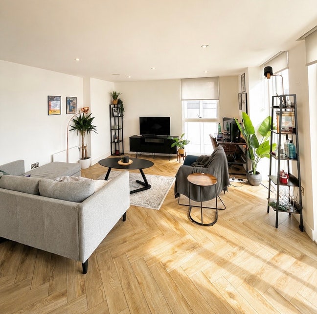 Modern Room + Private Bathroom | Anaconda Cut Main Photo