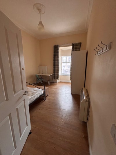 Furnished Room in Woman’s Sauchiehall St flat Main Photo
