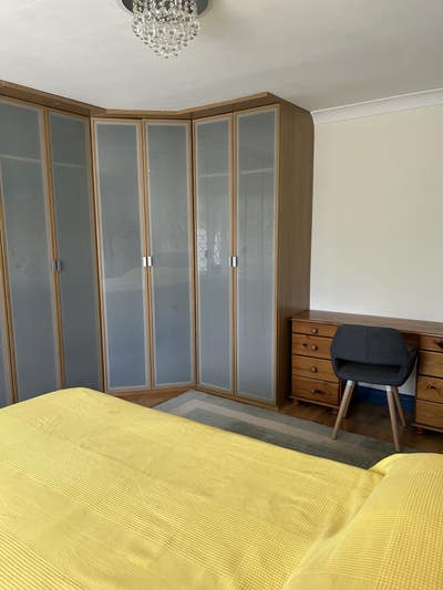 Quiet Double room - easy commute to many locations Main Photo