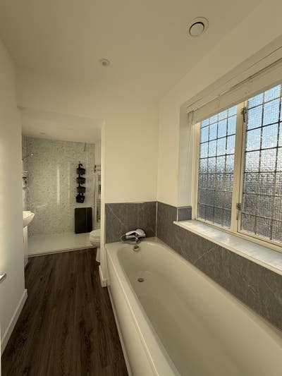 Double bedroom- 4 minutes walk to the station  Main Photo