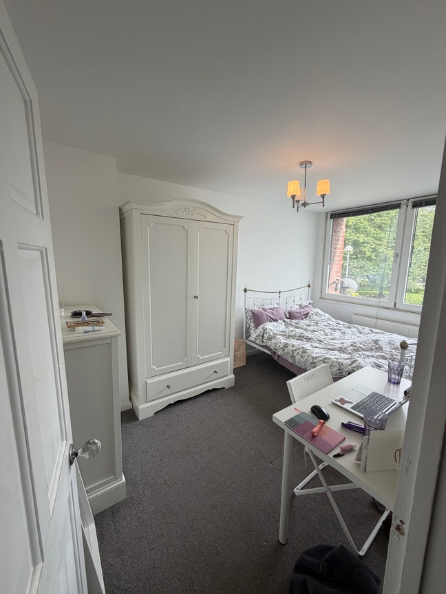 Room for Rent- Angel/Islington Aug 1st- 30th Main Photo