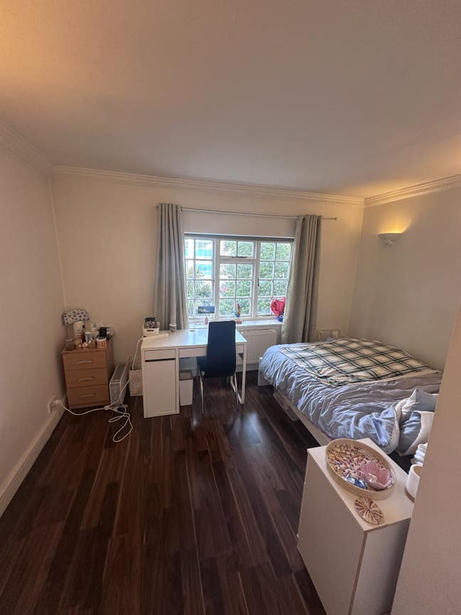 Double room in 2 bed flat - Kensington W8 Main Photo