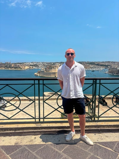 I am a male aged 33. I am looking for a doubl... Main Photo