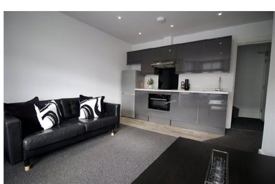 Bright One-Bedroom 1st Floor At – Bernard Street Main Photo