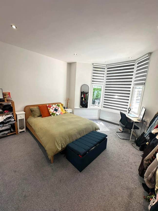 2 Rooms in Kiwi flat in Finny P – Couple & Single Main Photo