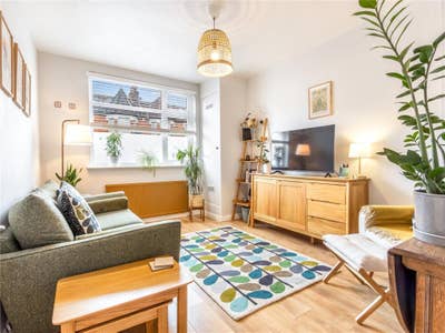 2 bed flat with garden in Turnpike Lane Main Photo