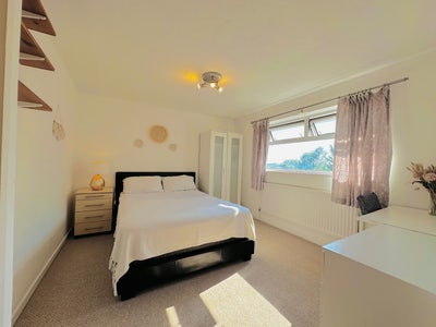 BS7 Spacious Double Room + Single Room  Main Photo