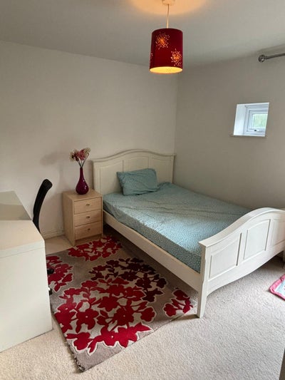 Excellent modern double and single ensuite CB4 Main Photo