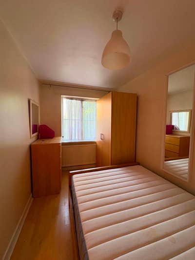 Double Bedroom is available to rent for single per Main Photo