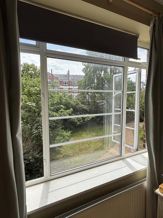 Room for rent in beautiful 3B nex to Barons Court Main Photo