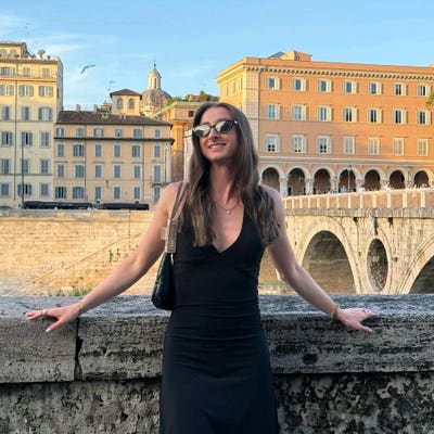 Professional Female seeks a double room Main Photo