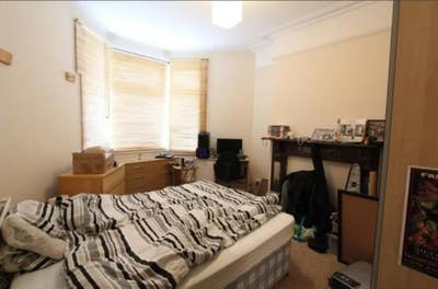 Large Room Available in Student House Main Photo