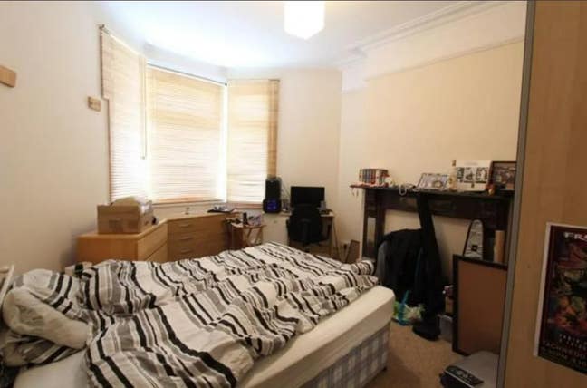 Large Room Available in Student House Main Photo