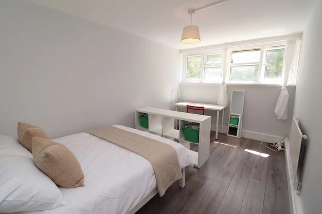 Prime White City Room | Central Line | Available Main Photo