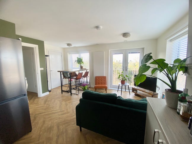 Bills Included Two-Bedroom/Two-Bathroom Apartment Main Photo