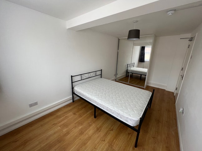 Furnished Double Room Available – New Cross Main Photo